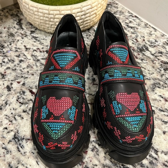 FARM RIO 10 Black Embroidered Lug Sole Slip On Loafer - Picture 3 of 9